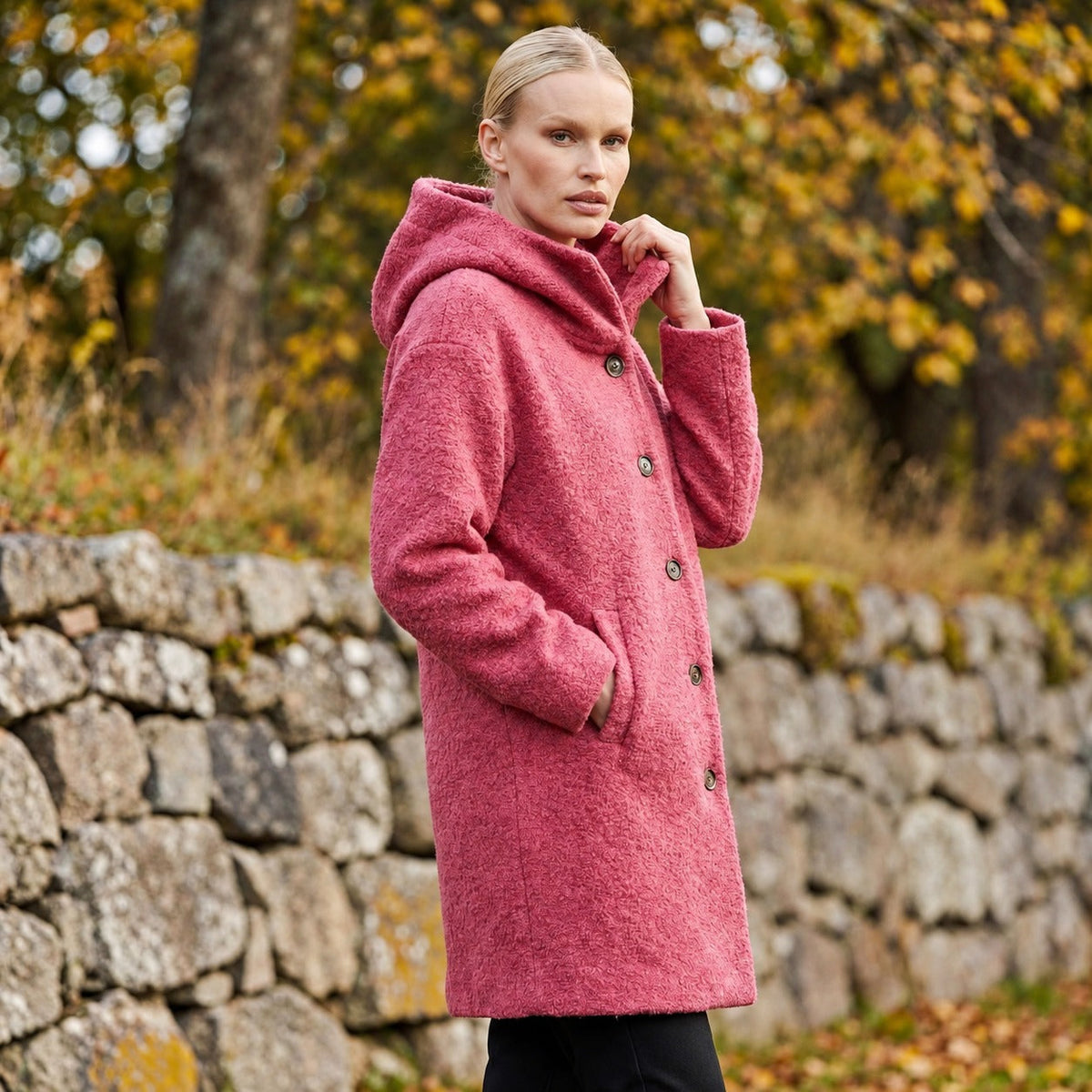 Manteau femme | Long manteau à capuche avec fermeture boutonnée et coupe ample