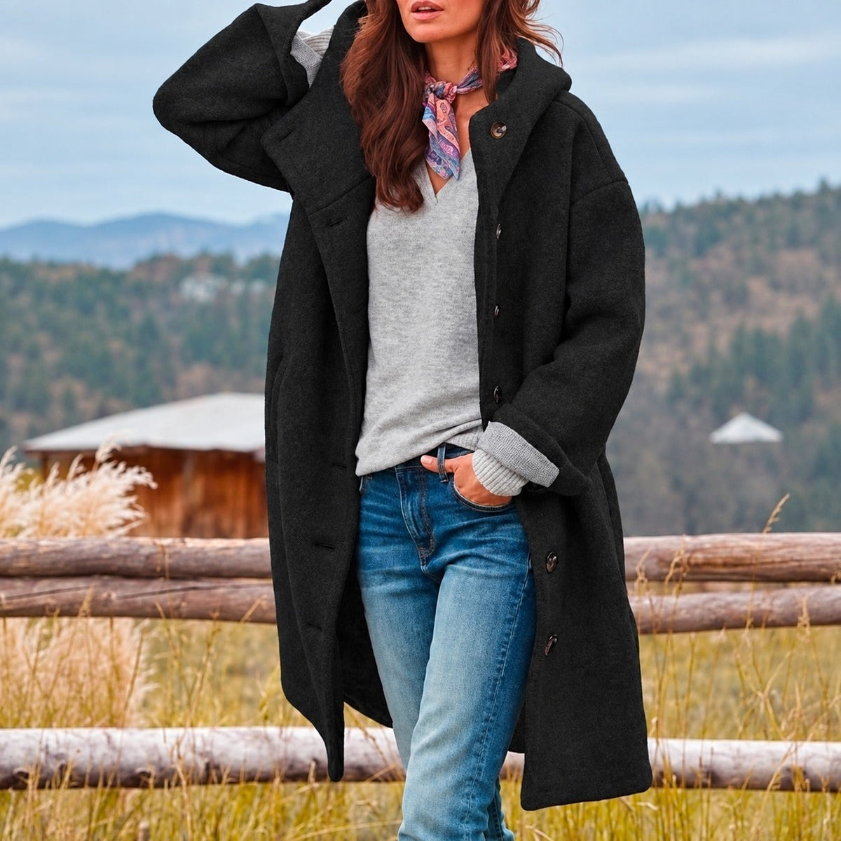 Manteau femme | Long manteau à capuche avec fermeture boutonnée et coupe ample