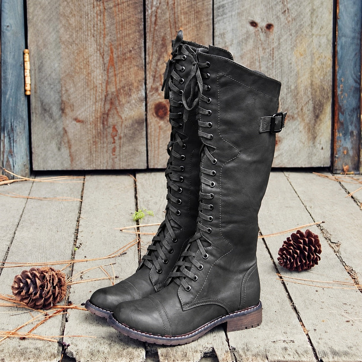 Bottes femme | Bottes hautes à lacets jusqu’au genou dans un style équestre classique