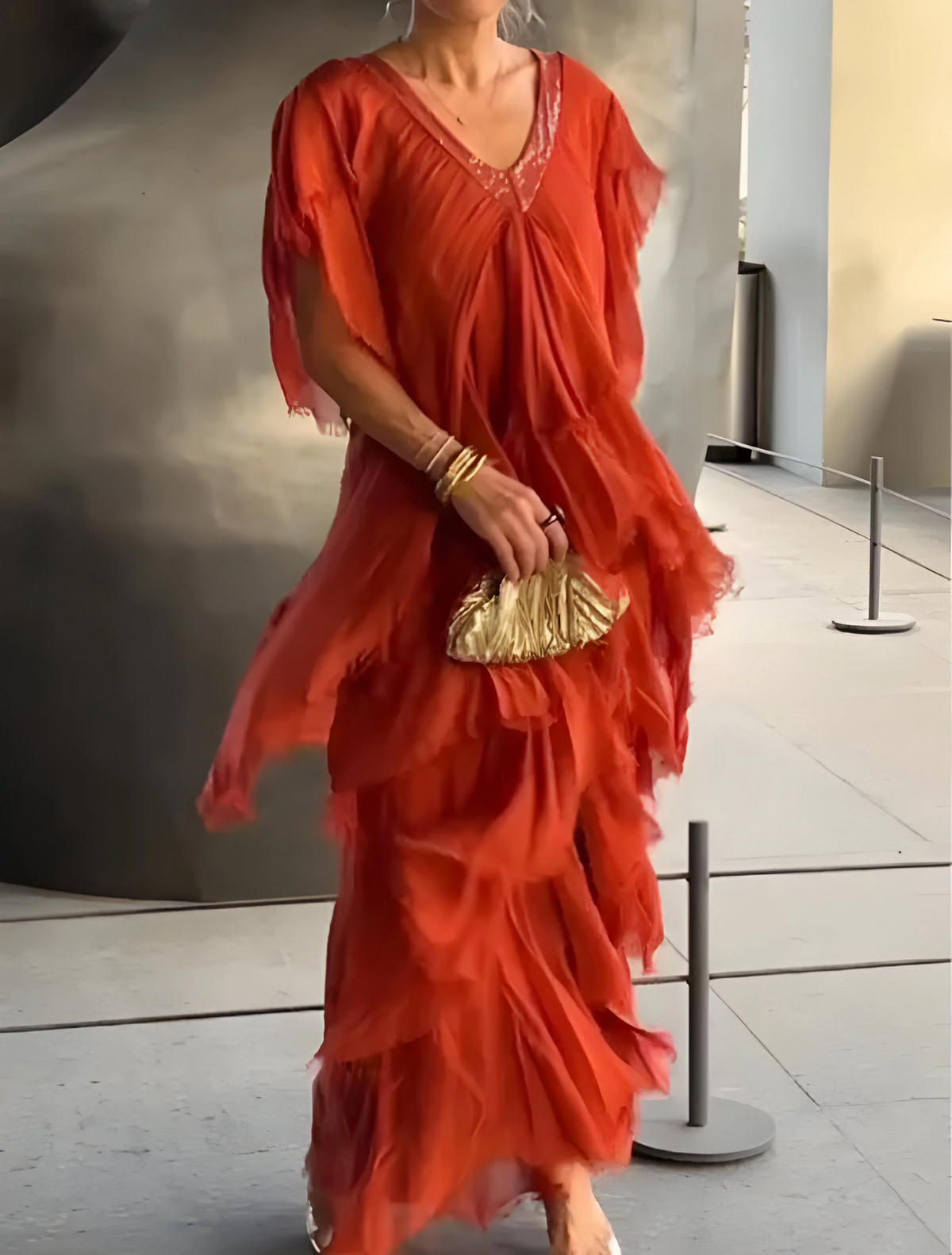 Robe Élégante à Col V avec Plis – Style Fluide & Silhouette Raffinée