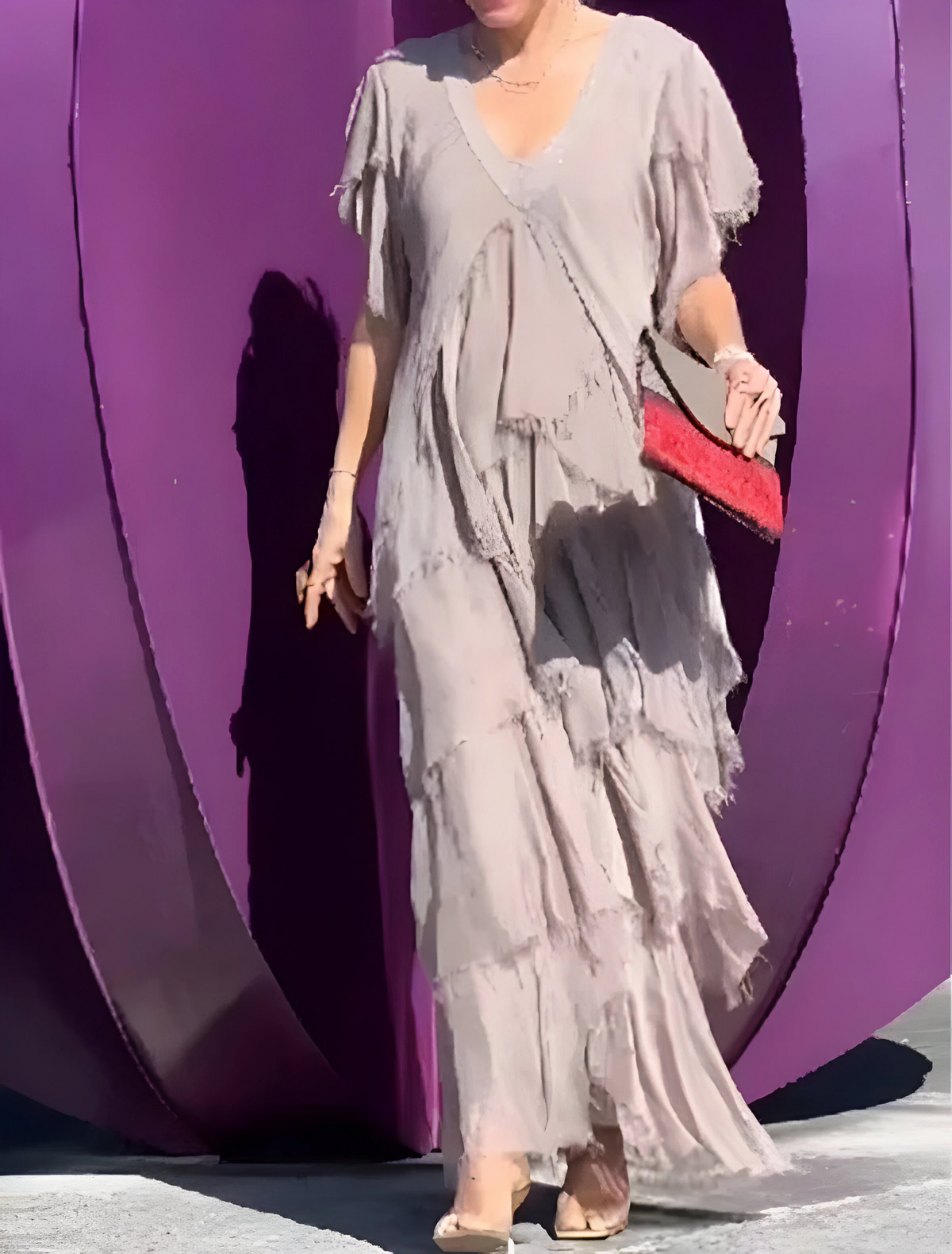 Robe Élégante à Col V avec Plis – Style Fluide & Silhouette Raffinée