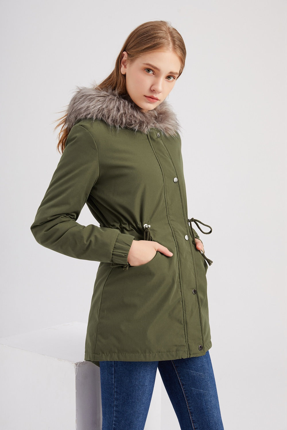 Evangéline | Veste Parka Imperméable et Doublée avec Taille Ajustable et Capuche à Fourrure