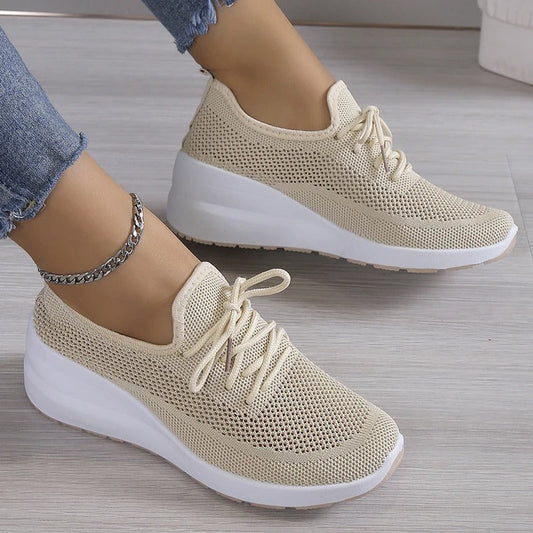 Emeline | Sneakers Orthopédiques Femme en Mesh Respirant à Lacets et Semelle Compensée