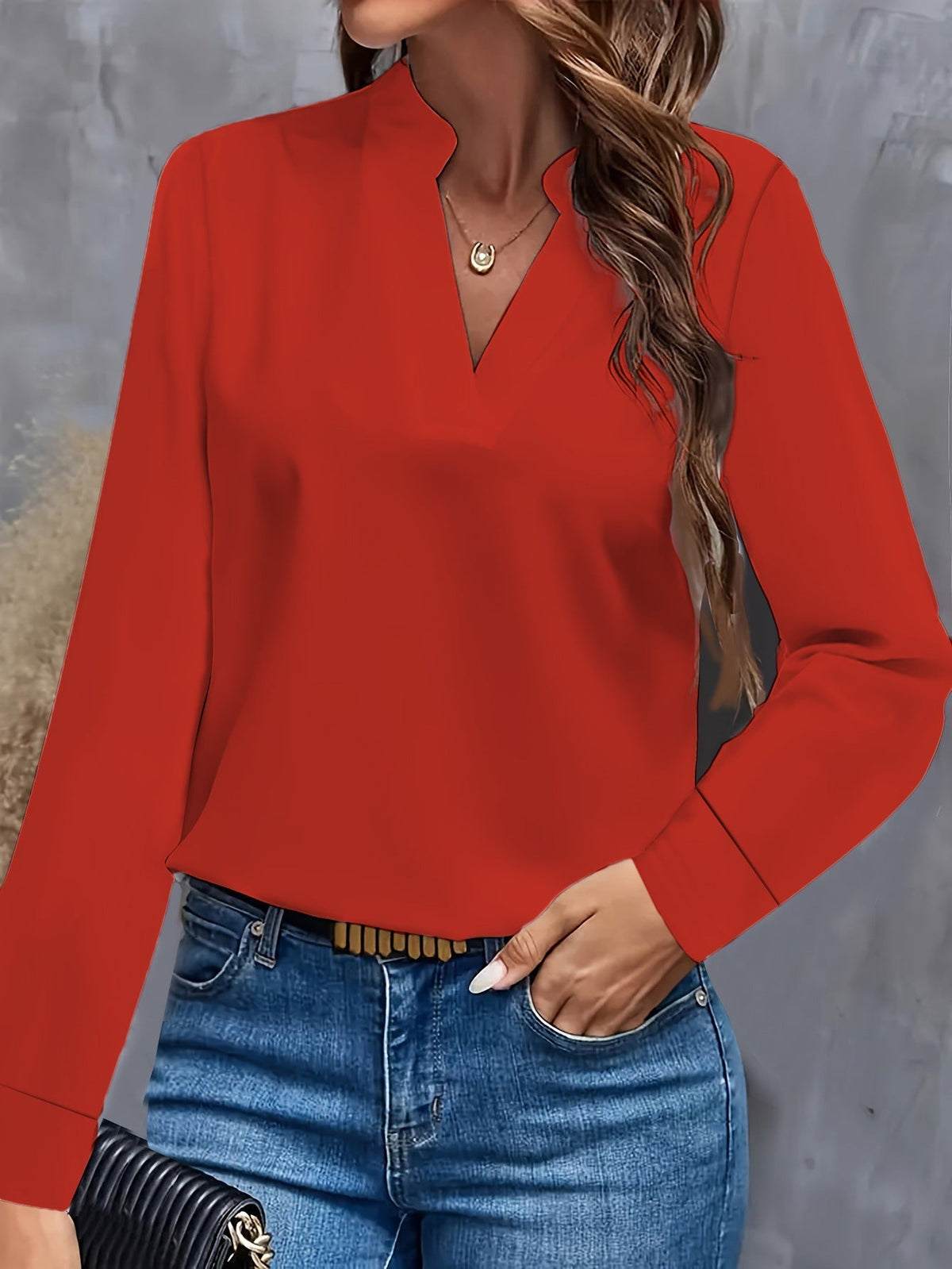 Blouse fluide à manches longues et encolure en V – Élégante, moderne & polyvalente