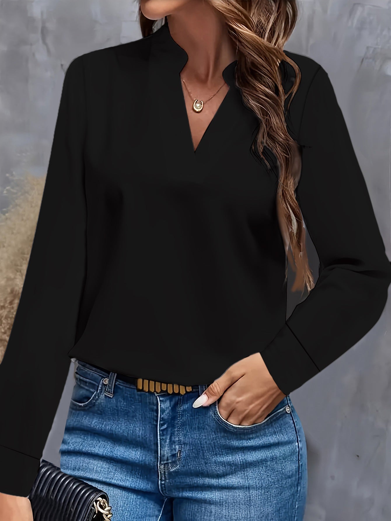 Blouse fluide à manches longues et encolure en V – Élégante, moderne & polyvalente