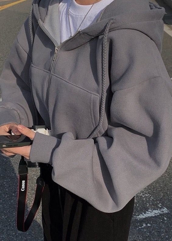Veste à capuche courte pour femme avec fermeture à glissière – Moderne, Confortable & Polyvalente