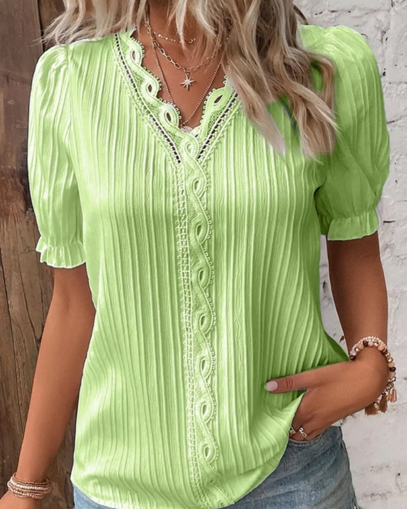 Blouse Structurée à Col V pour Femme – Silhouette Équilibrée et Élégante