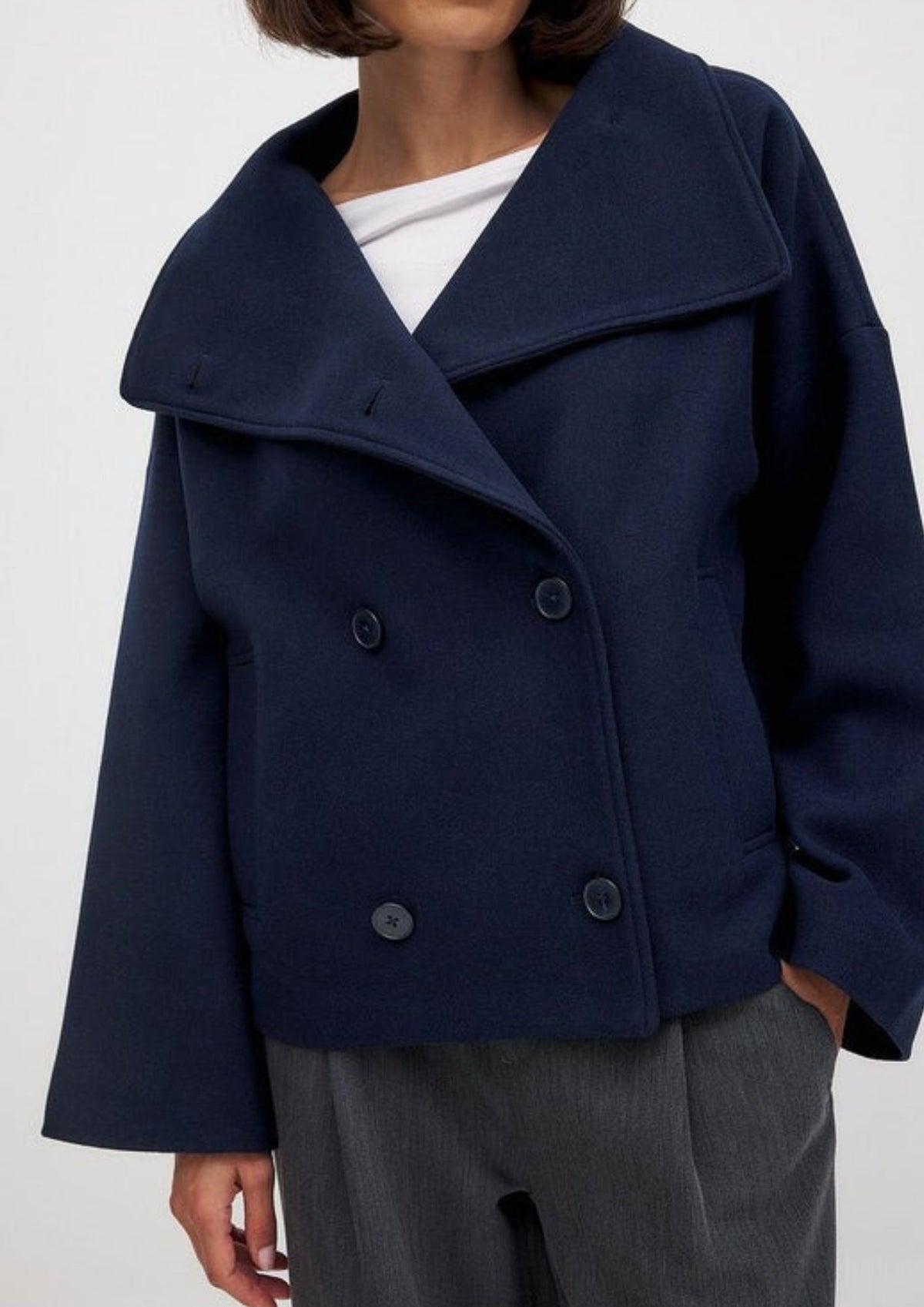 Veste de Mi-Saison pour Femme – Silhouette Moderne et Design Épuré